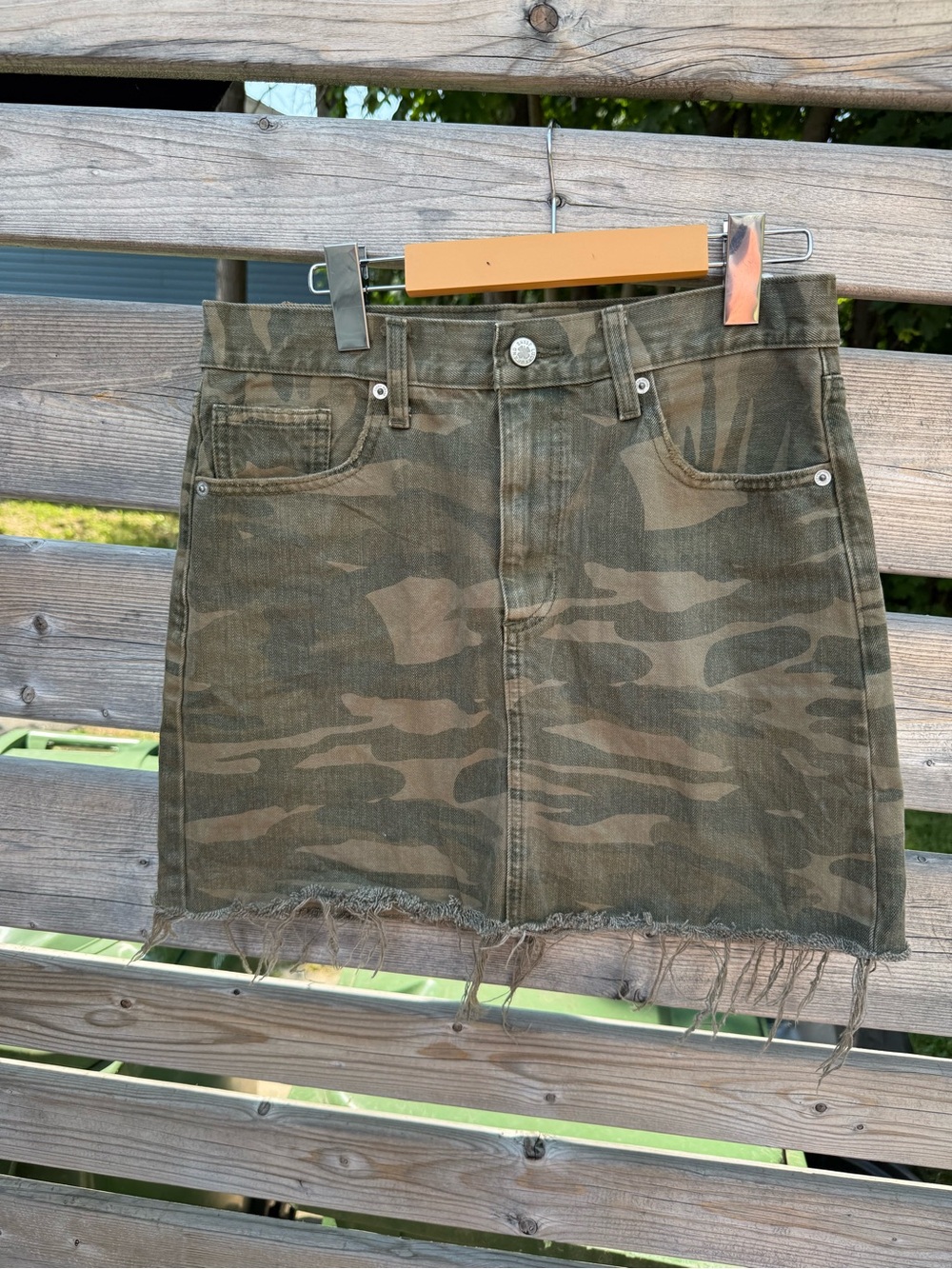 Lucky Brand Y2K Camo Denim Mini Skirt with Frayed Hem - Olive Green